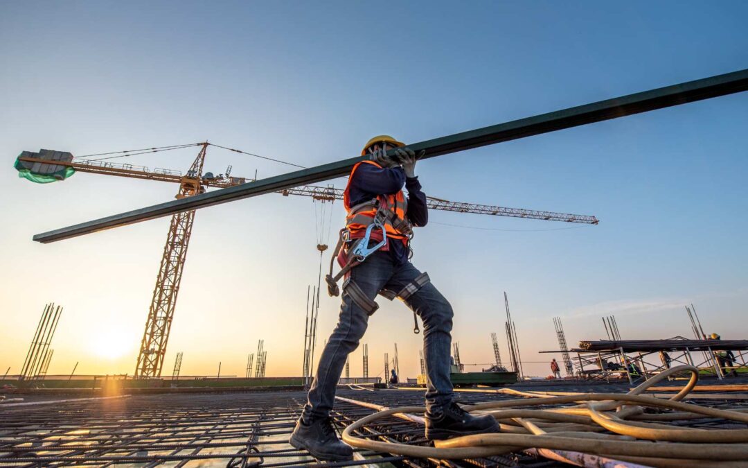 Los Beneficios de Alquilar Andamios Certificados para Proyectos de Construcción